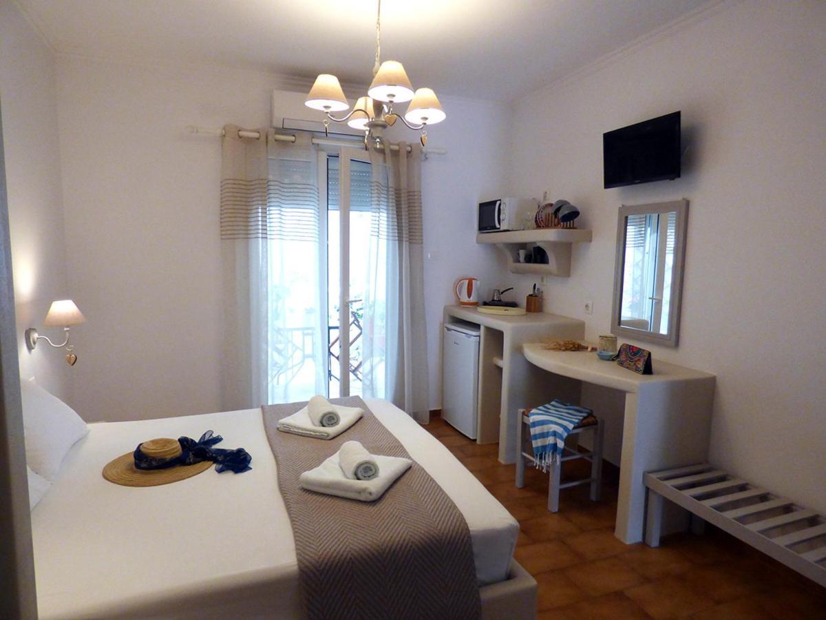 Tasoula Guest House Adamantas  Exteriör bild